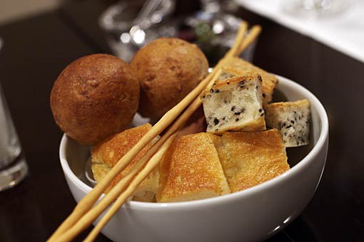 �J�[�U�E���B�j�^���A