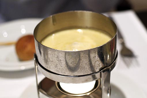 �J�[�U�E���B�j�^���A