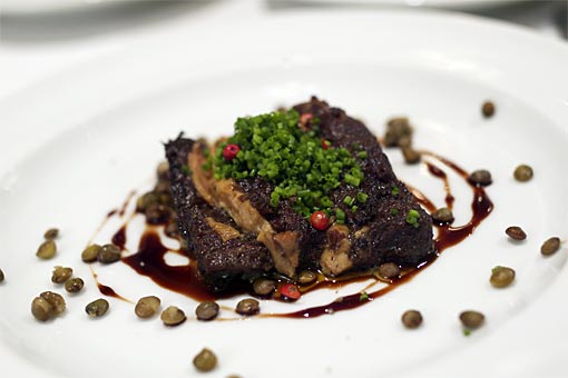 �J�[�U�E���B�j�^���A