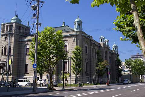 ���M�U��