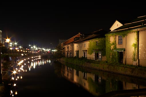 ���M�U��