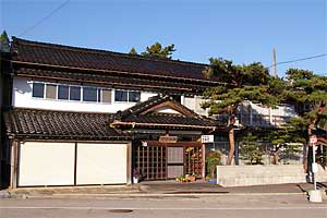 ���킾����