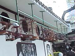 ���I���E