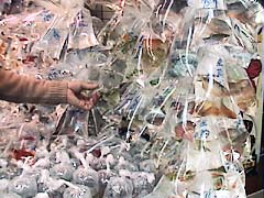 ���I���E