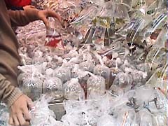 ���I���E